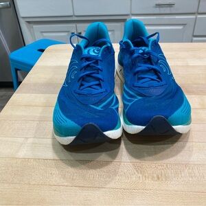Topo Men’s Sneakers size 12